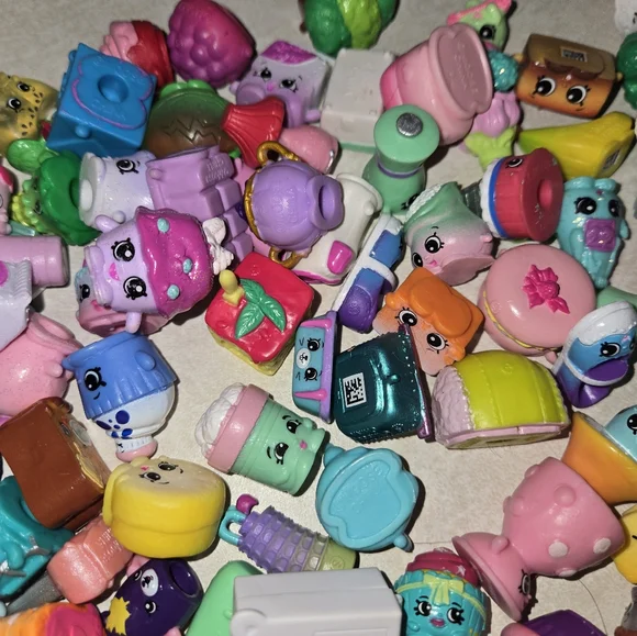 Shopkins Large Bundle 355 Pieces!!! - Picture 9 of 16